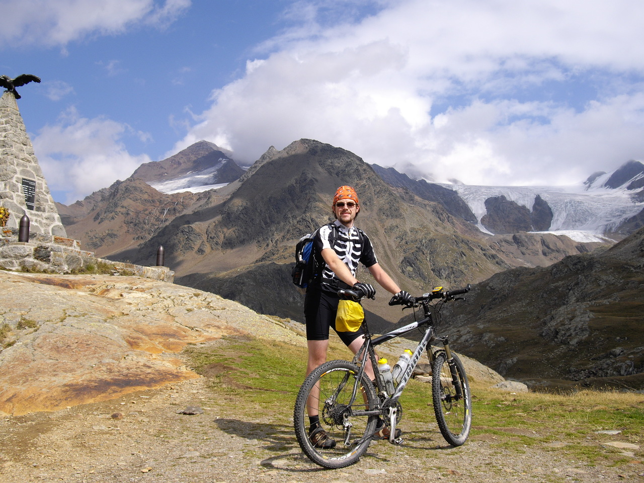 The bike and me on the Gaviapass in 2008
